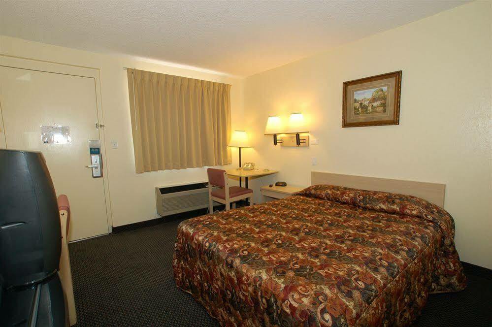 Rodeway Inn Пуебло Екстер'єр фото